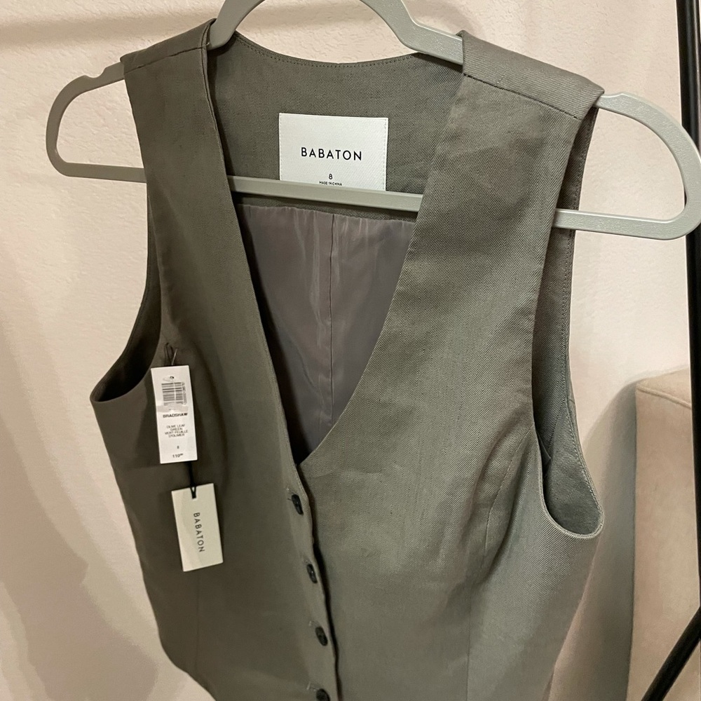 Aritzia Olive Green Vest - Picture 3 of 4